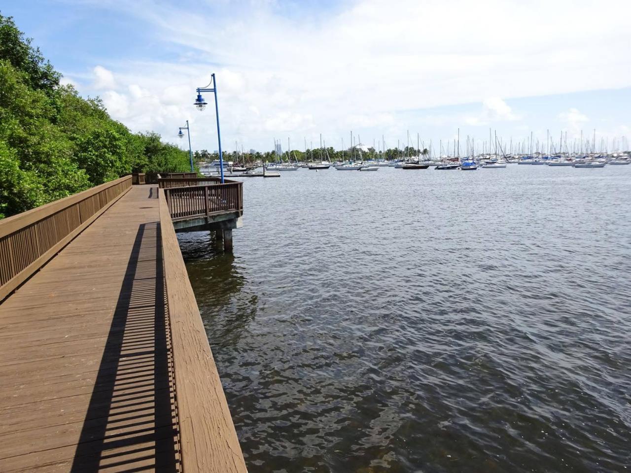 Villa Ocean View Balcony Steps From Restaurants, Peacock Park & Marina Miami Esterno foto